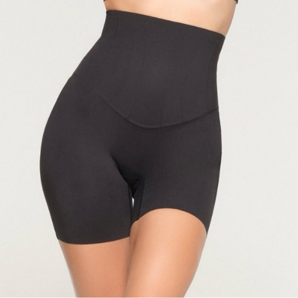 SKIMS High-Waisted Black Women's Shorts